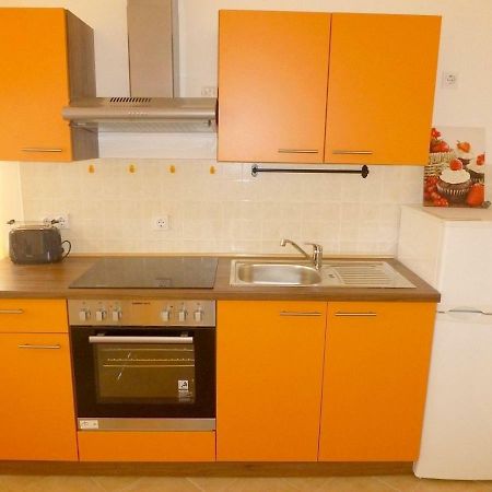 Apartments Kvesic Šilo Buitenkant foto