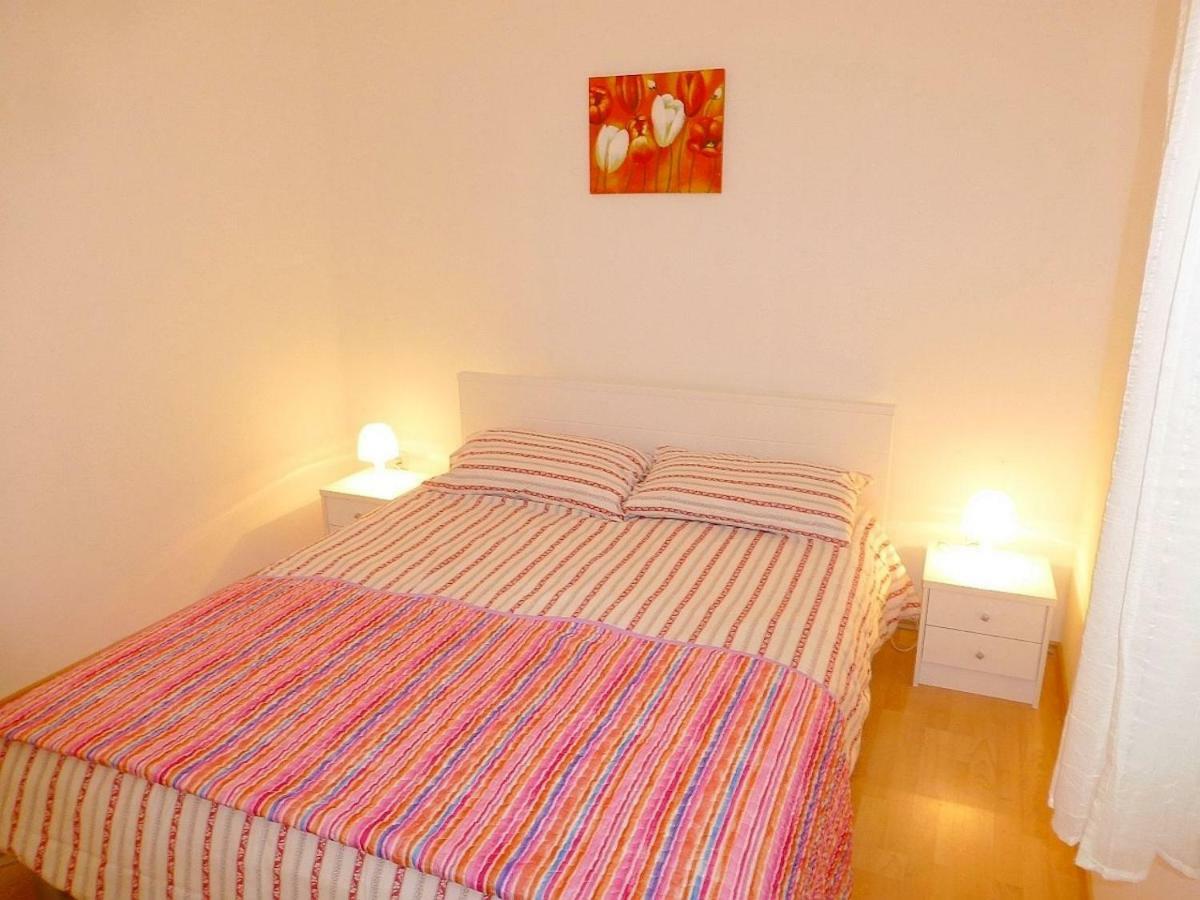 Apartments Kvesic Šilo Buitenkant foto