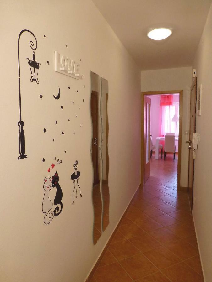 Apartments Kvesic Šilo Buitenkant foto