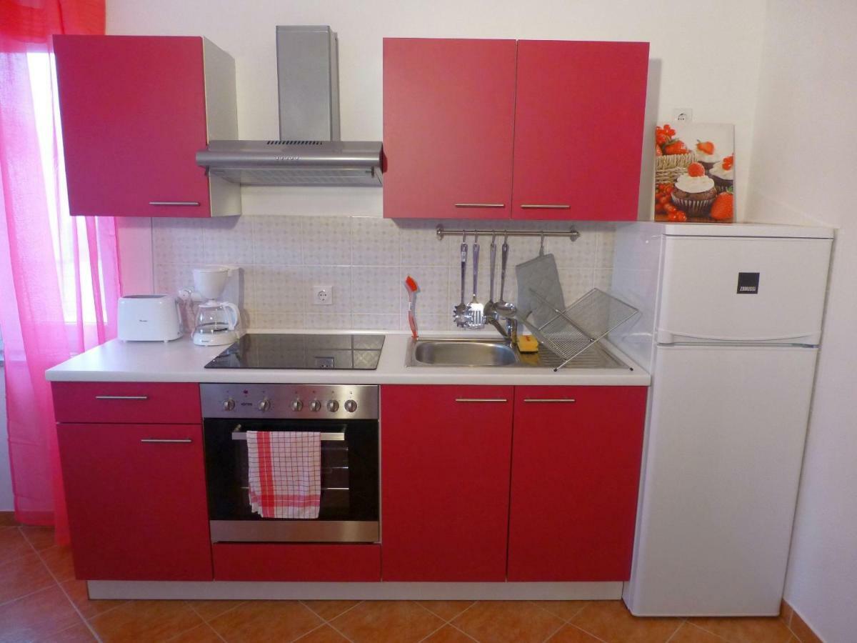 Apartments Kvesic Šilo Buitenkant foto
