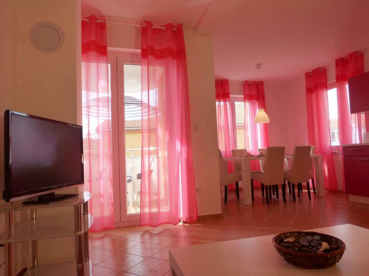 Apartments Kvesic Šilo Buitenkant foto
