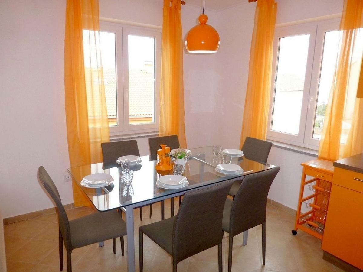 Apartments Kvesic Šilo Buitenkant foto