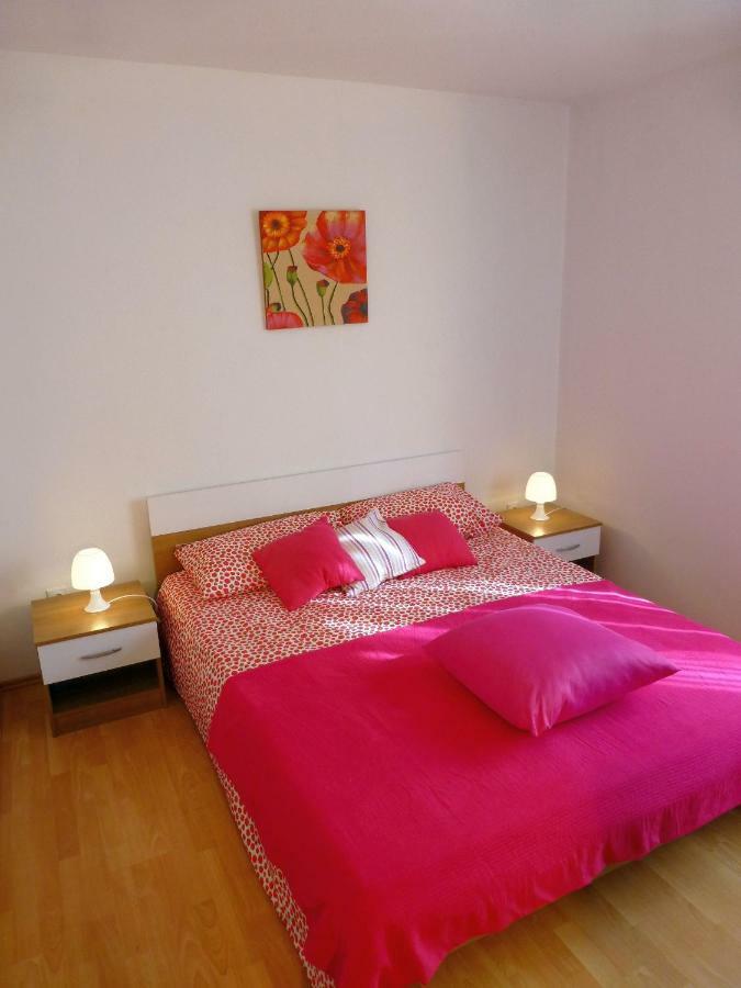 Apartments Kvesic Šilo Buitenkant foto