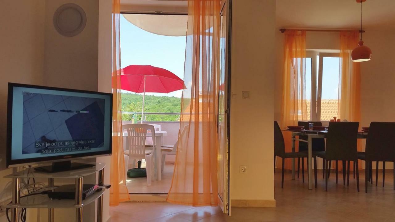 Apartments Kvesic Šilo Buitenkant foto