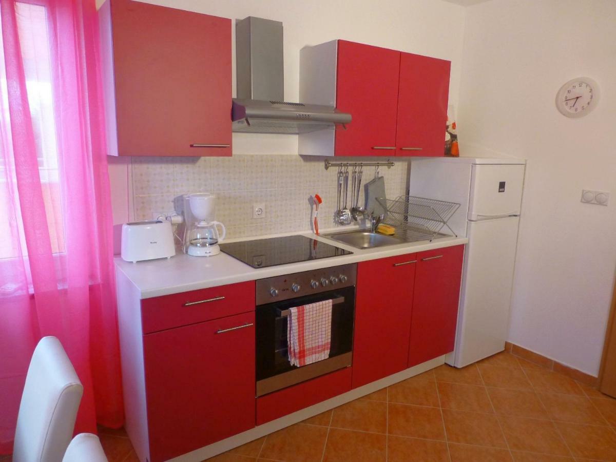 Apartments Kvesic Šilo Buitenkant foto