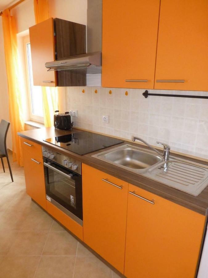 Apartments Kvesic Šilo Buitenkant foto